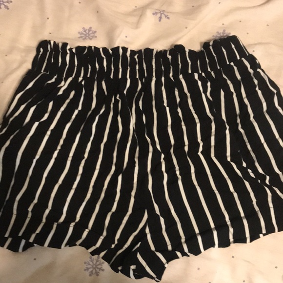 Black and white striped high rise shorts! - Picture 4 of 4